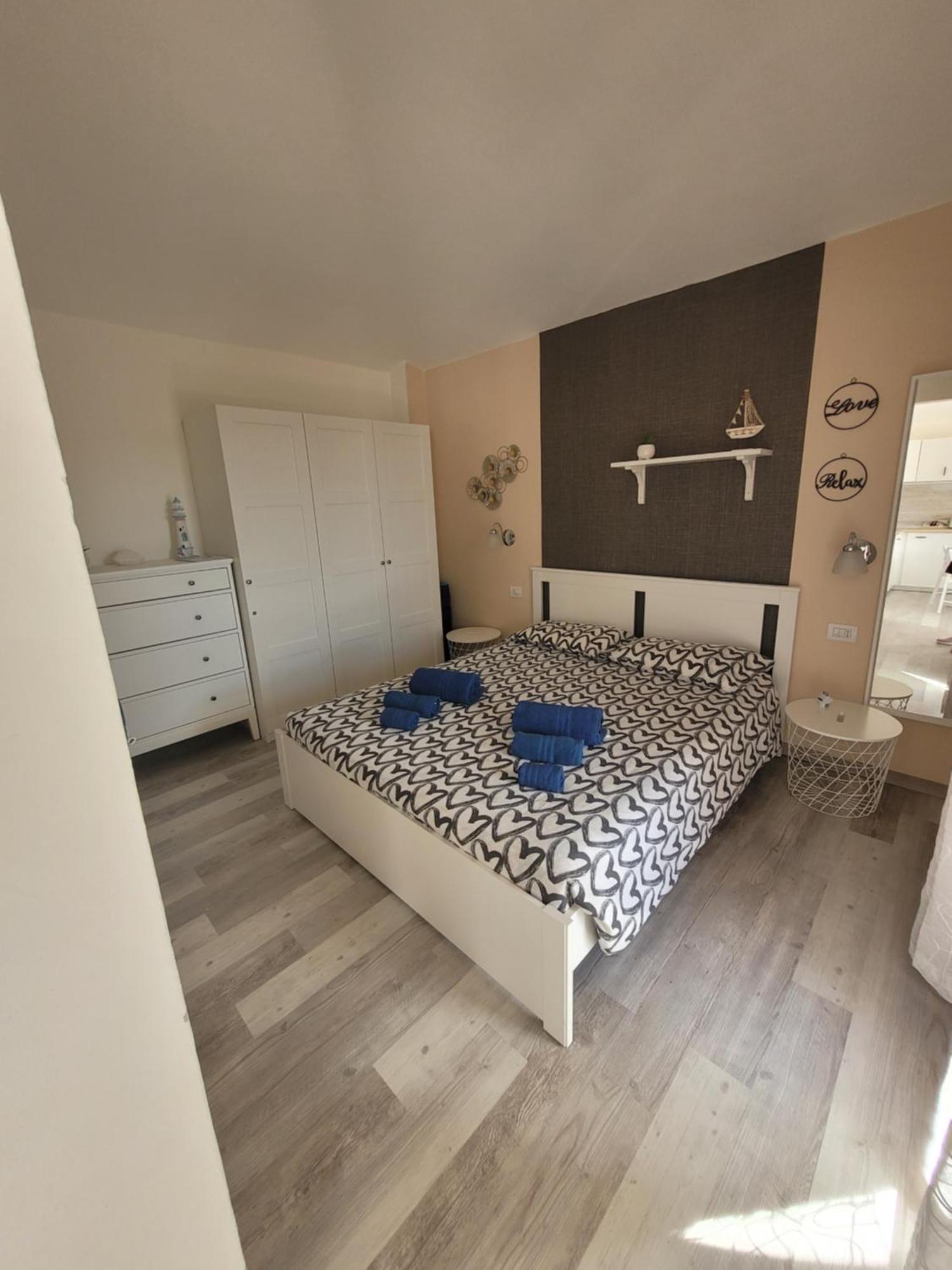 Apartamento Surf House Mirice Vignola Mare Exterior foto