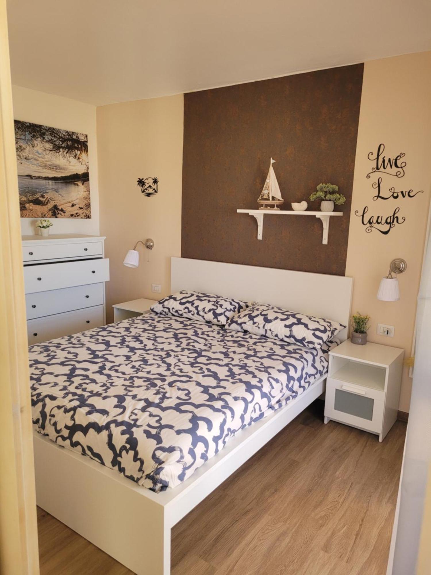 Apartamento Surf House Mirice Vignola Mare Exterior foto
